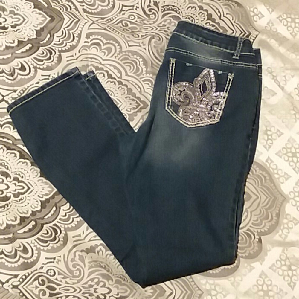 Women's embellished back pocket jeans